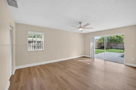 1660 NW 94th Avenue Plantation FL 33322