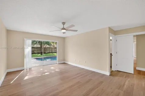 1660 NW 94th Avenue Plantation FL 33322
