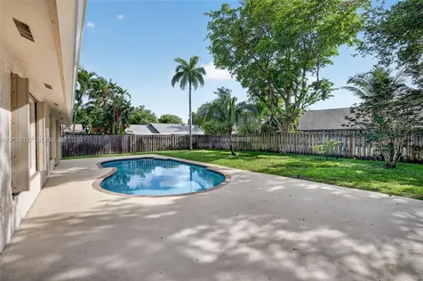 1660 NW 94th Avenue Plantation FL 33322