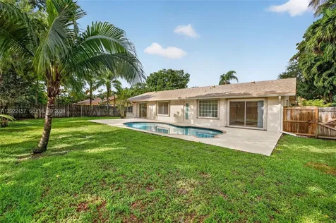 1660 NW 94th Avenue Plantation FL 33322