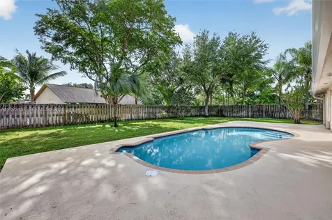 1660 NW 94th Avenue Plantation FL 33322