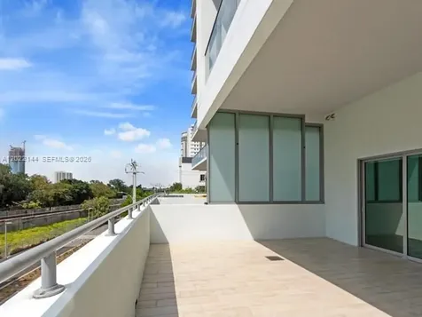 1600 SW 1 Avenue Miami FL 33129
