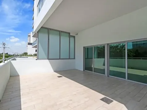 1600 SW 1 Avenue Miami FL 33129