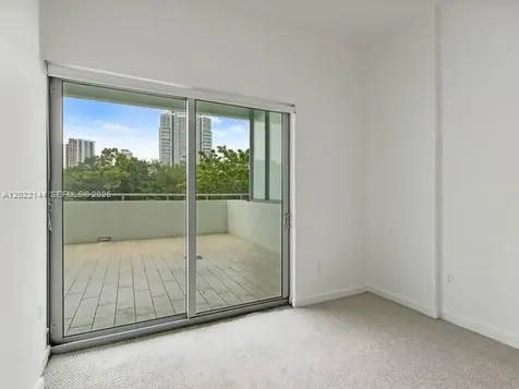 1600 SW 1 Avenue Miami FL 33129