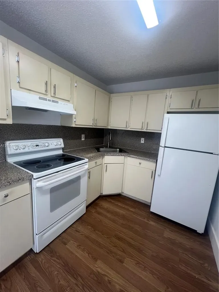 6141 W 22nd Court Hialeah FL 33016
