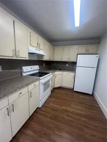 6141 W 22nd Court Hialeah FL 33016