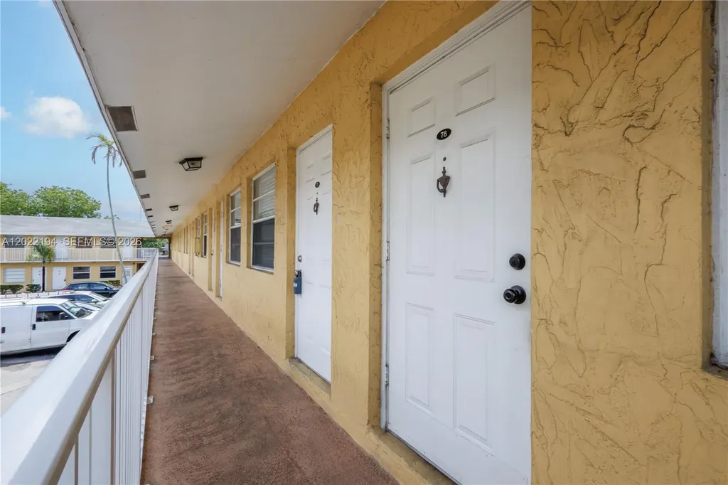 4051 NE 13th Avenue Oakland Park FL 33334