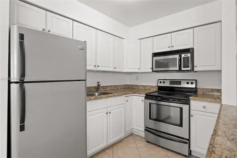 4051 NE 13th Avenue Oakland Park FL 33334