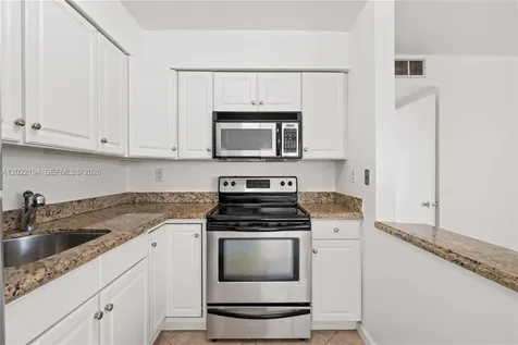 4051 NE 13th Avenue Oakland Park FL 33334