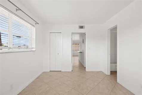 4051 NE 13th Avenue Oakland Park FL 33334
