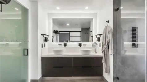 5875 Collins Avenue Miami Beach FL 33140