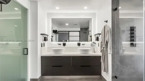 5875 Collins Avenue Miami Beach FL 33140