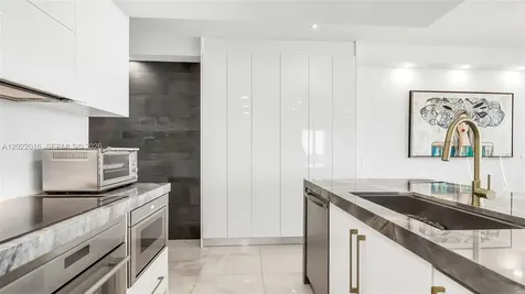5875 Collins Avenue Miami Beach FL 33140