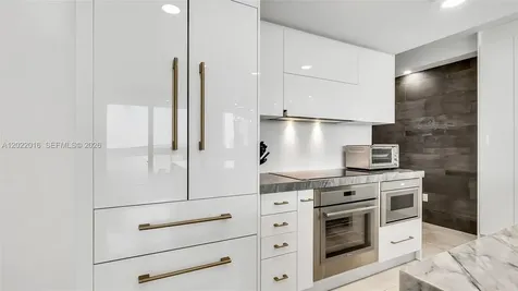 5875 Collins Avenue Miami Beach FL 33140
