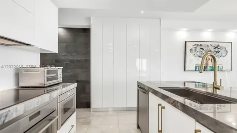 5875 Collins Avenue Miami Beach FL 33140