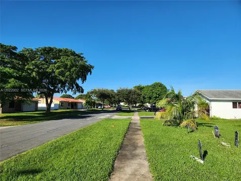 5260 SW 9th Street Plantation FL 33317