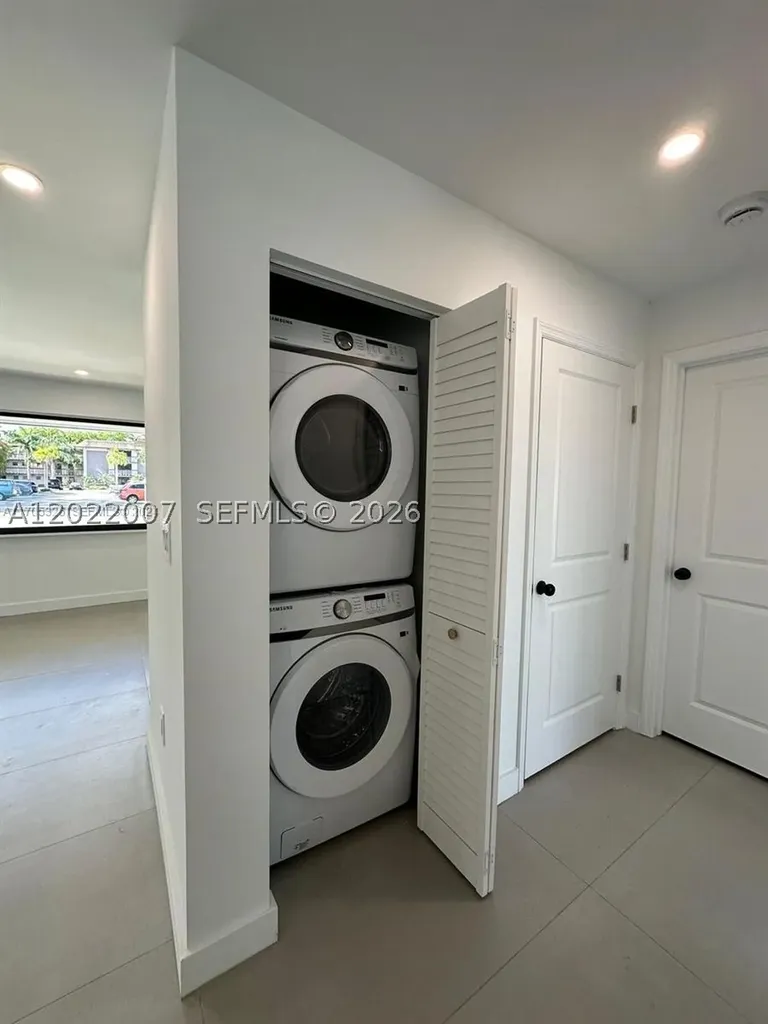 4901 Washington Street Hollywood FL 33021