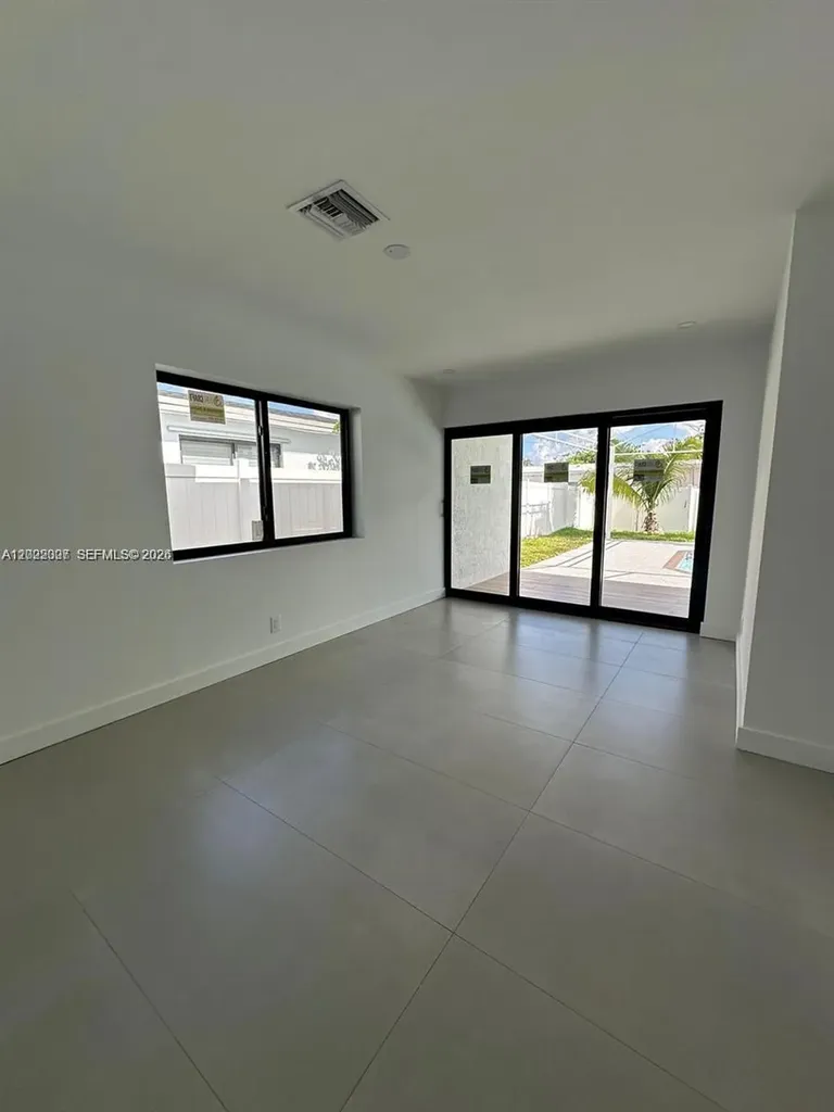 4901 Washington Street Hollywood FL 33021
