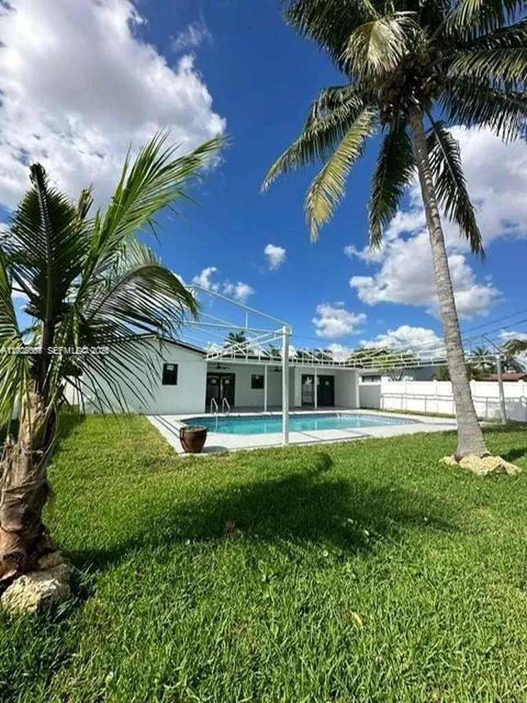 4901 Washington Street Hollywood FL 33021