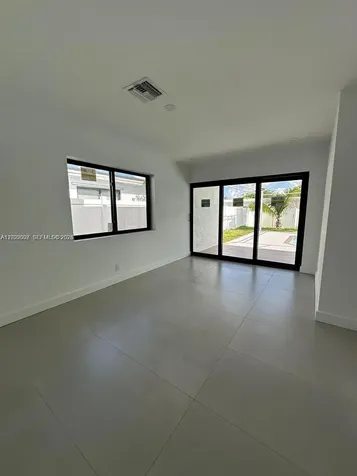 4901 Washington Street Hollywood FL 33021