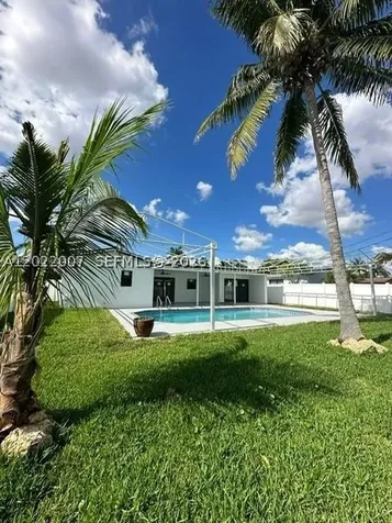 4901 Washington Street Hollywood FL 33021