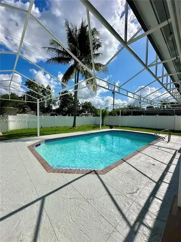 4901 Washington Street Hollywood FL 33021