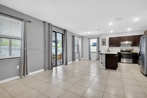 10400 W 35 Way Hialeah FL 33018