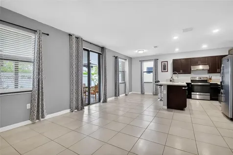 10400 W 35 Way Hialeah FL 33018
