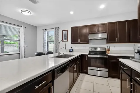 10400 W 35 Way Hialeah FL 33018
