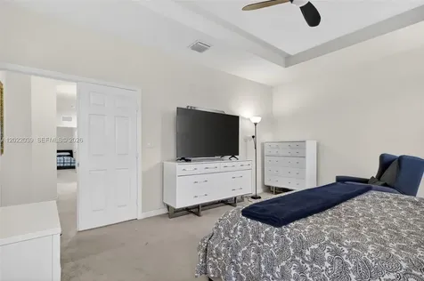 10400 W 35 Way Hialeah FL 33018