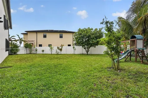 10400 W 35 Way Hialeah FL 33018