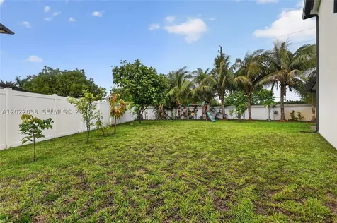 10400 W 35 Way Hialeah FL 33018