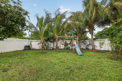 10400 W 35 Way Hialeah FL 33018