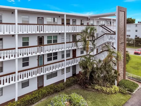 4052 E Harwood E Deerfield Beach FL 33442