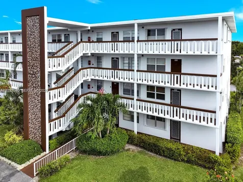 4052 E Harwood E Deerfield Beach FL 33442