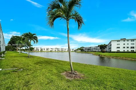 4052 E Harwood E Deerfield Beach FL 33442