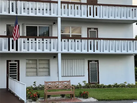 4052 E Harwood E Deerfield Beach FL 33442