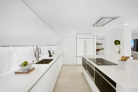 9 Island Avenue Miami Beach FL 33139