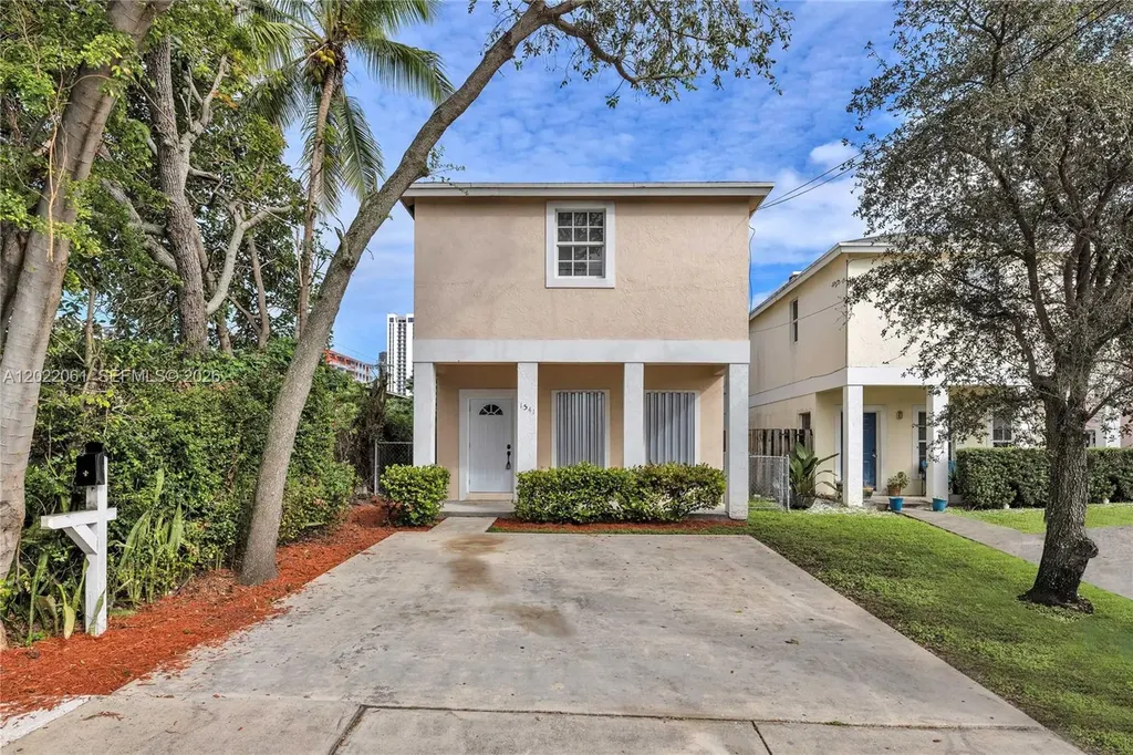 1541 NW 1st Court Miami FL 33136