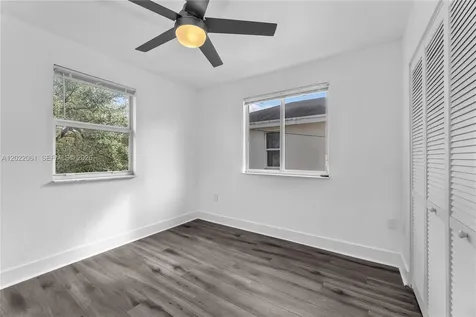 1541 NW 1st Court Miami FL 33136