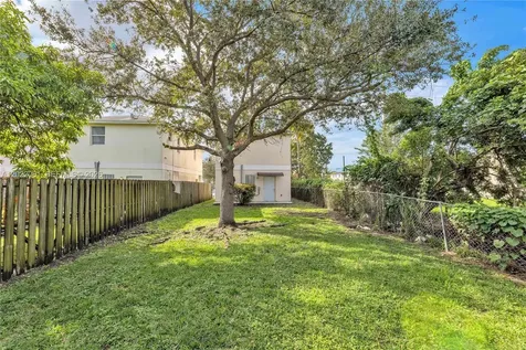 1541 NW 1st Court Miami FL 33136
