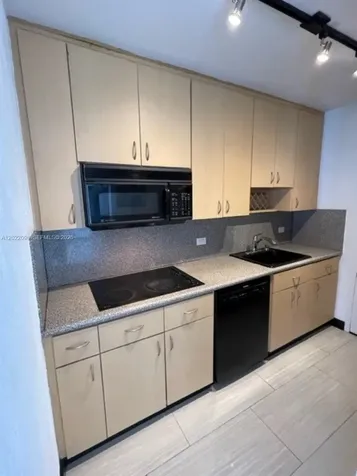 5313 Collins Avenue Miami Beach FL 33140