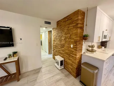 1121 SW 7th Street Miami FL 33130