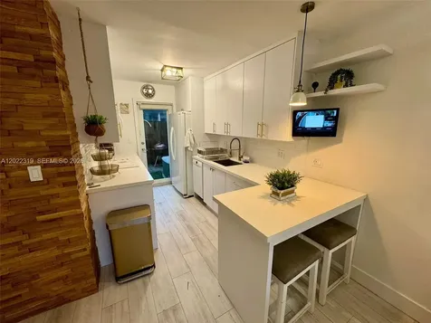 1121 SW 7th Street Miami FL 33130