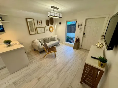 1121 SW 7th Street Miami FL 33130