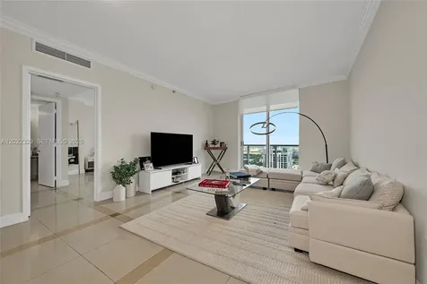 185 SW 7th Street Miami FL 33130