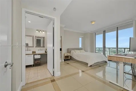 185 SW 7th Street Miami FL 33130