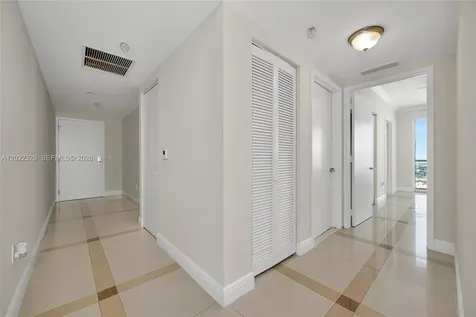 185 SW 7th Street Miami FL 33130