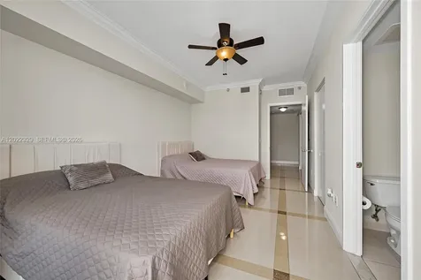 185 SW 7th Street Miami FL 33130