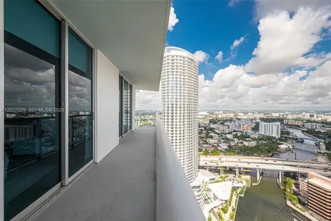 185 SW 7th Street Miami FL 33130
